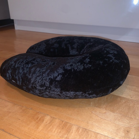 F21 travel pillow - crushed velvet - Picture 4 of 6